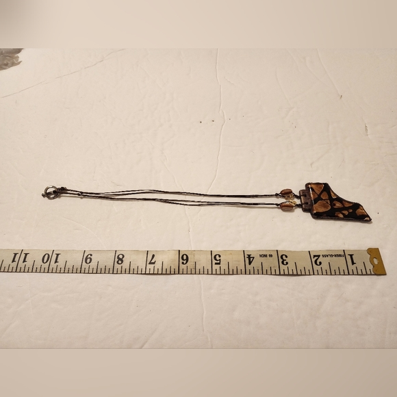 Treska Tortoiseshell Simple Amulet Necklace - Picture 2 of 4